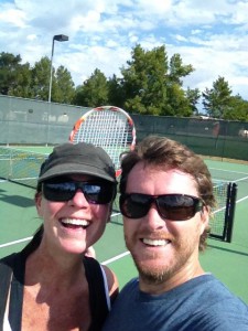 Hoot n Annie Play Tennis